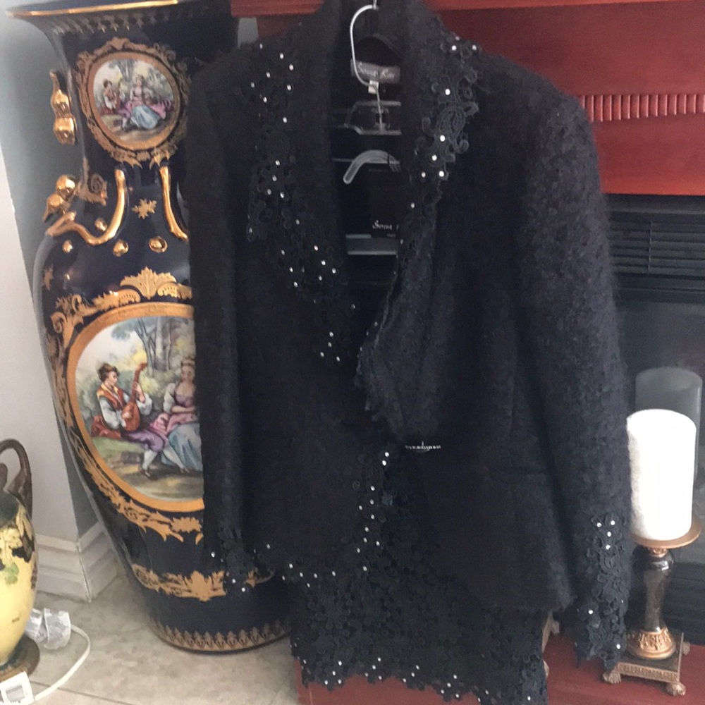 Black buckle wool lace suit